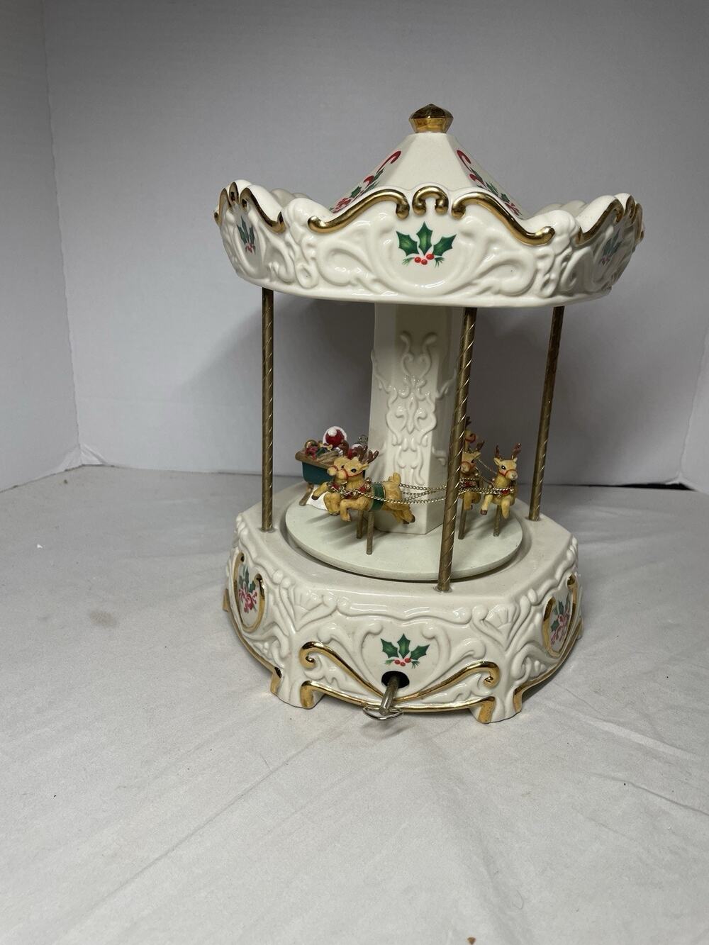 International Silver Company Santa & Sleigh Carousel 12” Musical & Movement